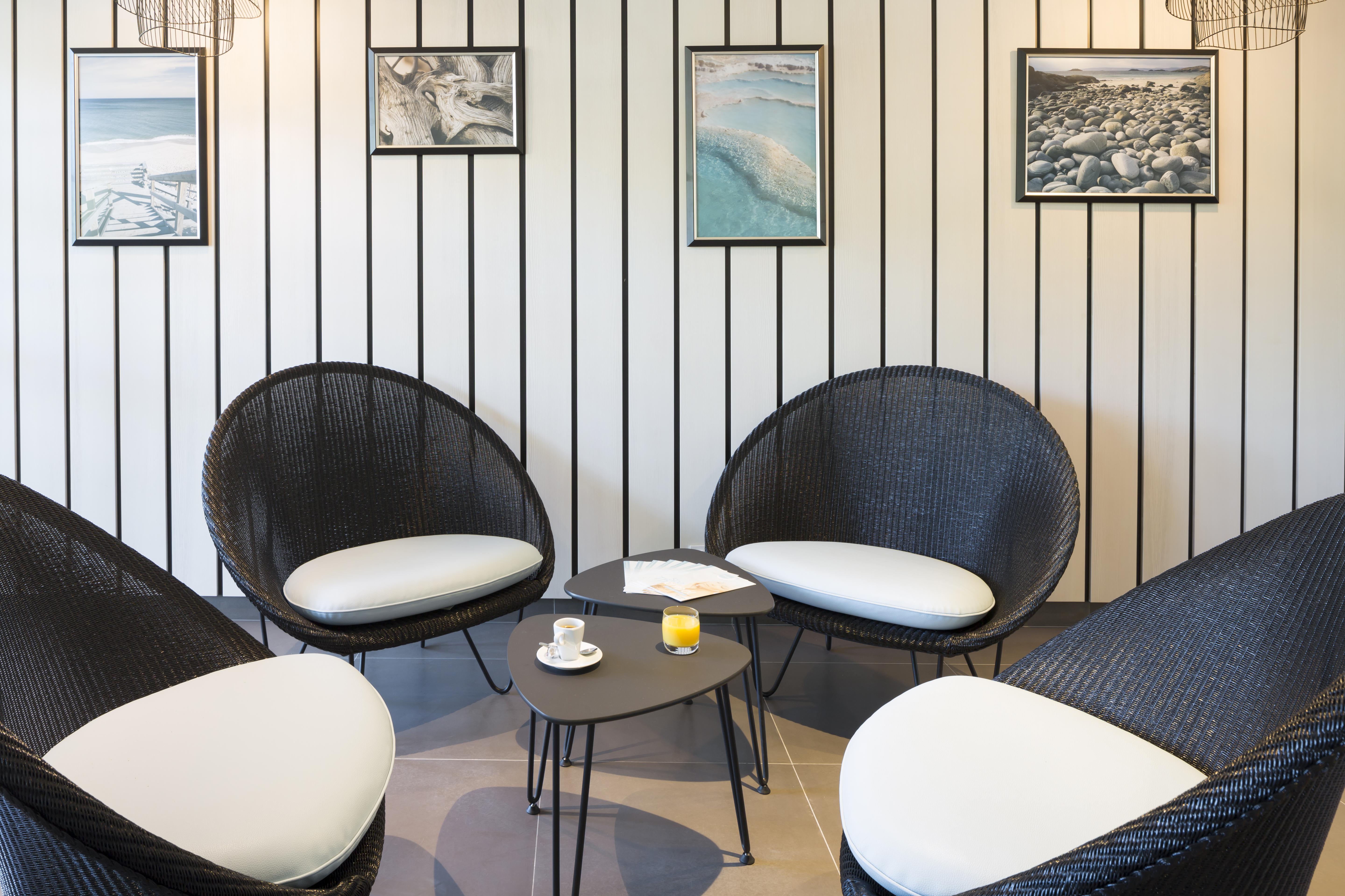 Logis Hotel Les Pins - Operalia Баларук-ле-Бен Экстерьер фото